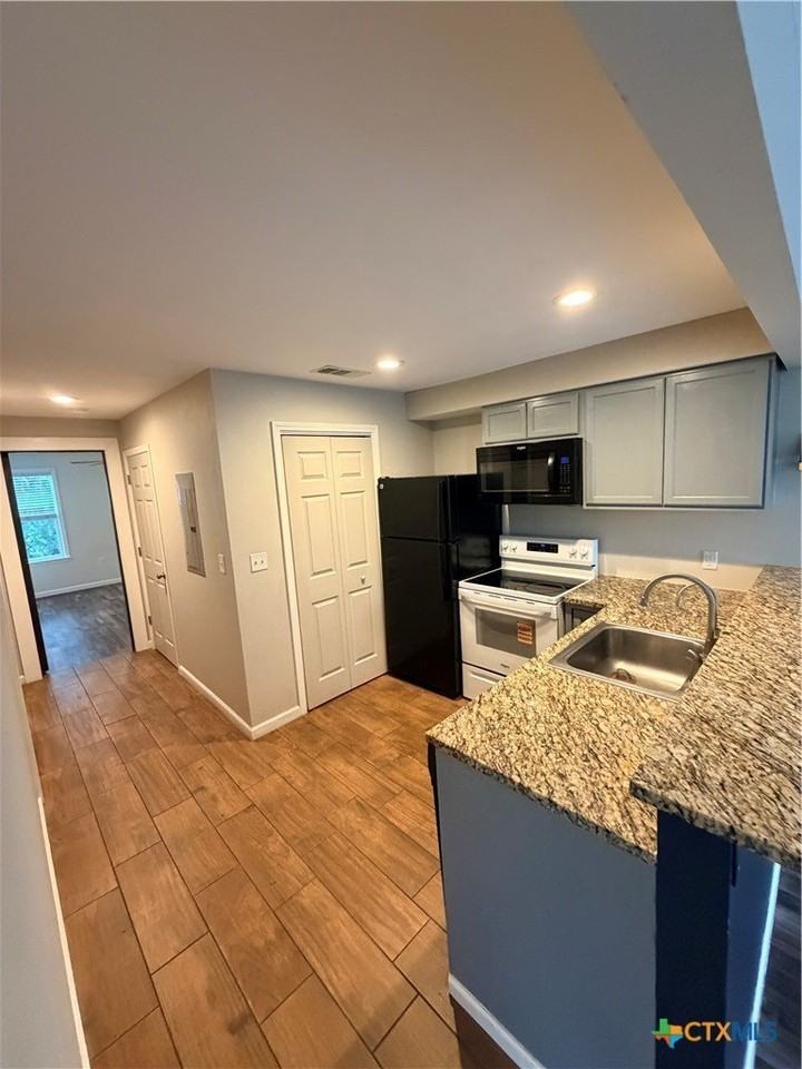 1537 Post Rd #101 - Photo 5 of 13