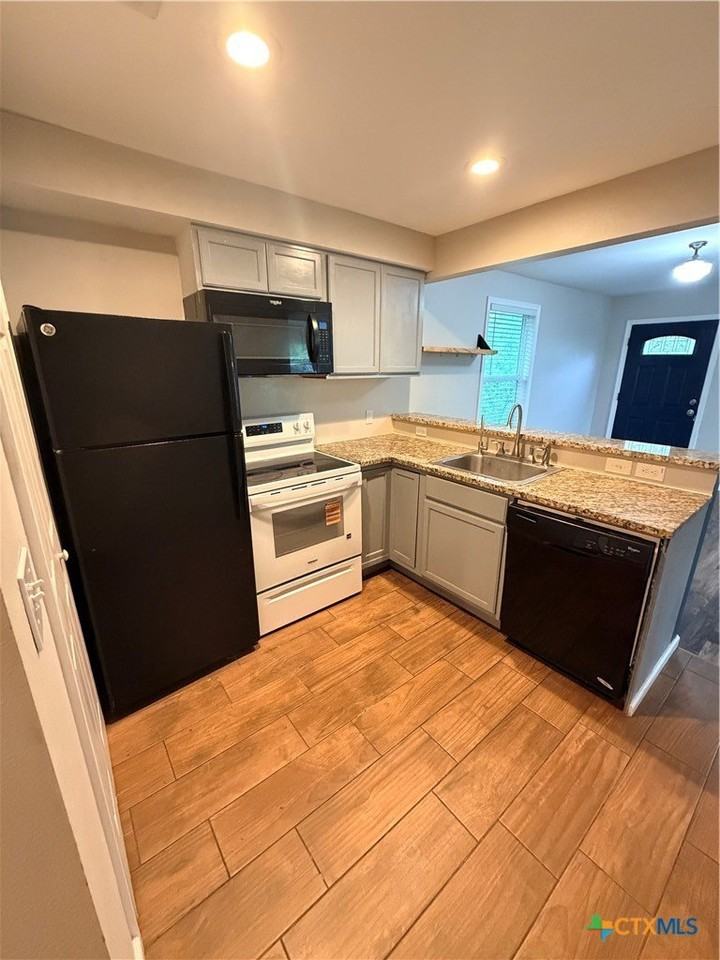 1537 Post Rd #101 - Photo 6 of 13