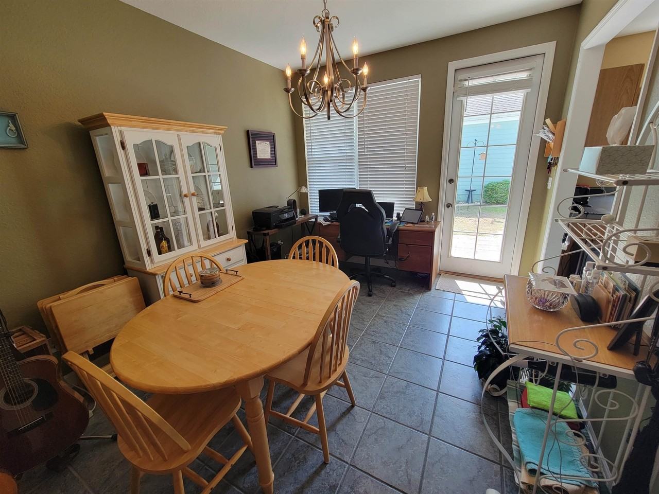 4278 Avon Park Cir - Photo 5 of 19