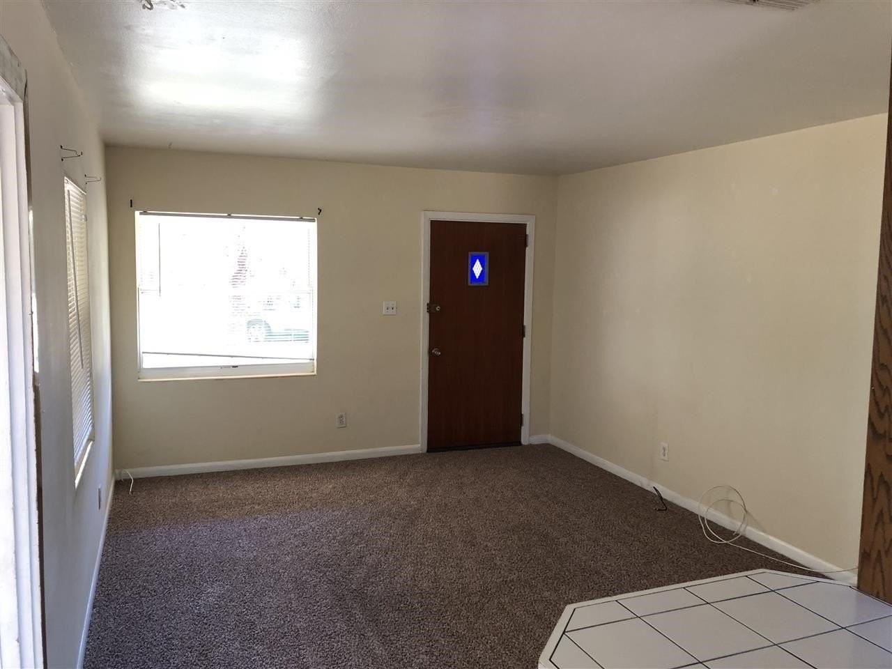 2404 Surrey St - Photo 2 of 11