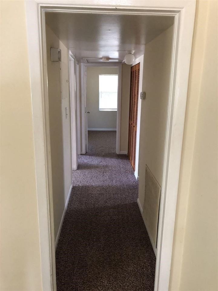 2404 Surrey St - Photo 4 of 11