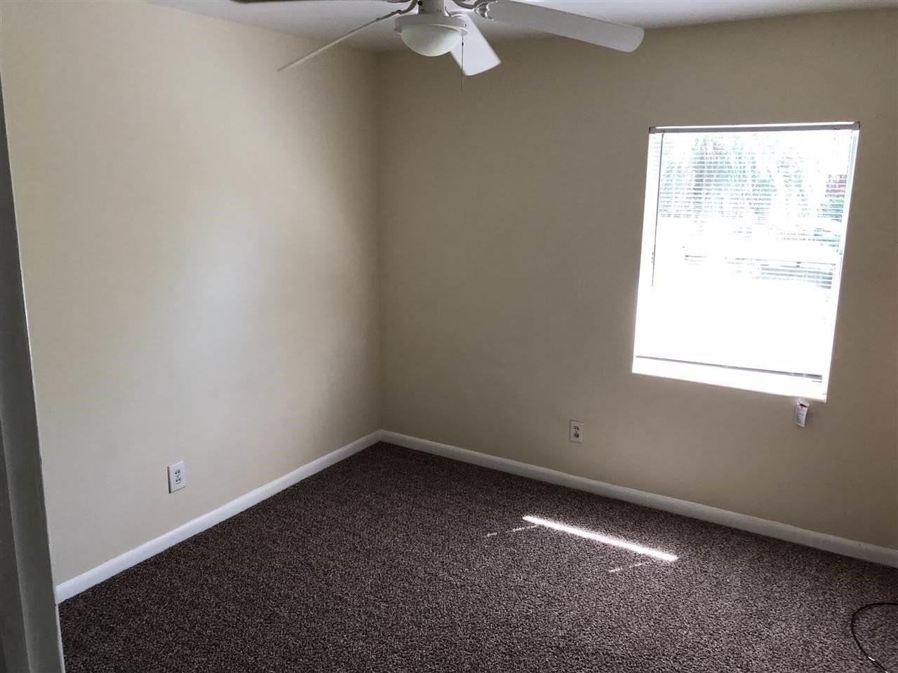 2404 Surrey St - Photo 5 of 11