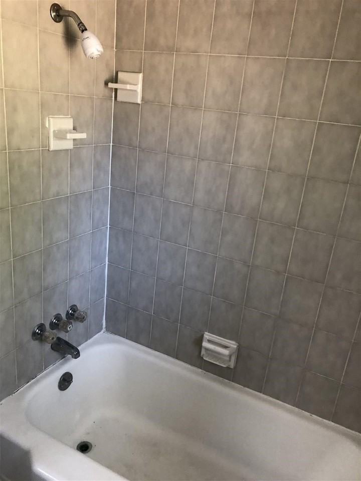 2404 Surrey St - Photo 6 of 11