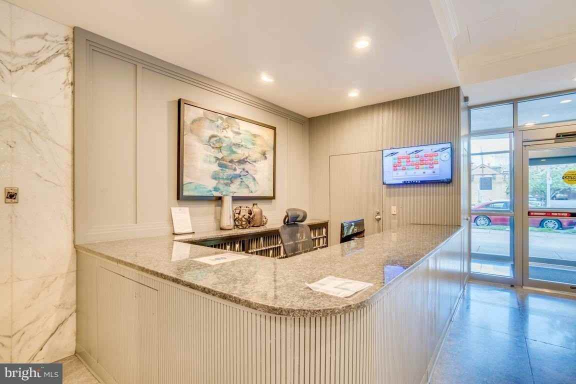 730 24th St Nw #709 - Photo 3 of 19