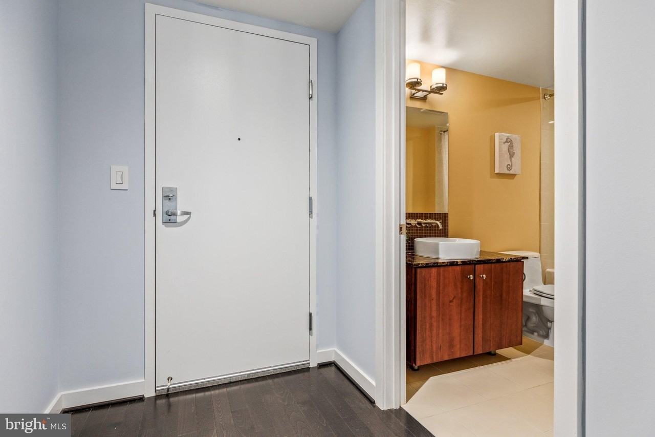1025 1st St Se #611 - Photo 2 of 34