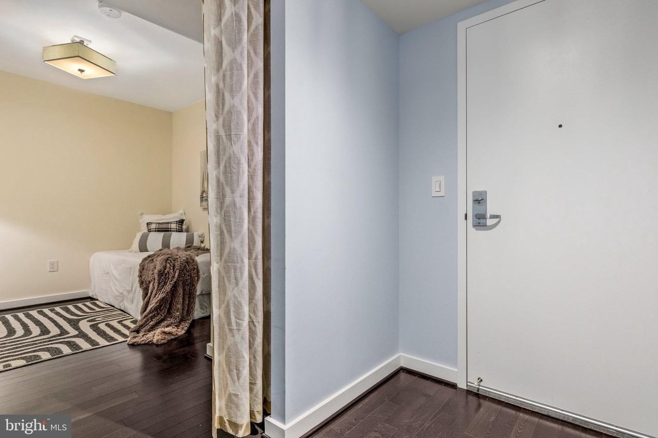 1025 1st St Se #611 - Photo 4 of 34