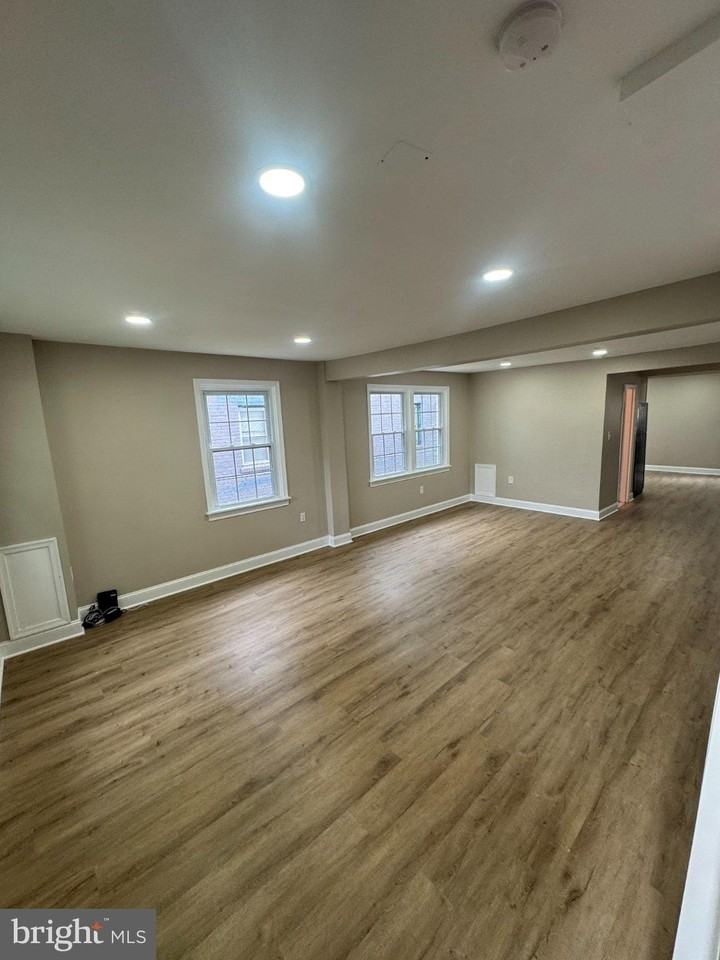 1316 Eastern Ave Ne - Photo 3 of 31