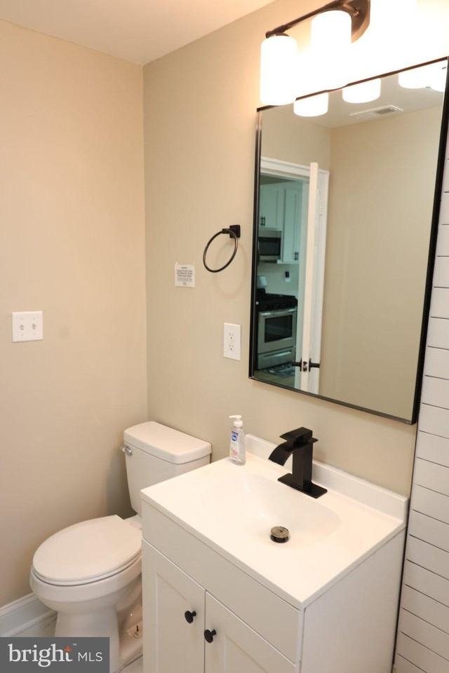 1316 Eastern Ave Ne - Photo 6 of 31