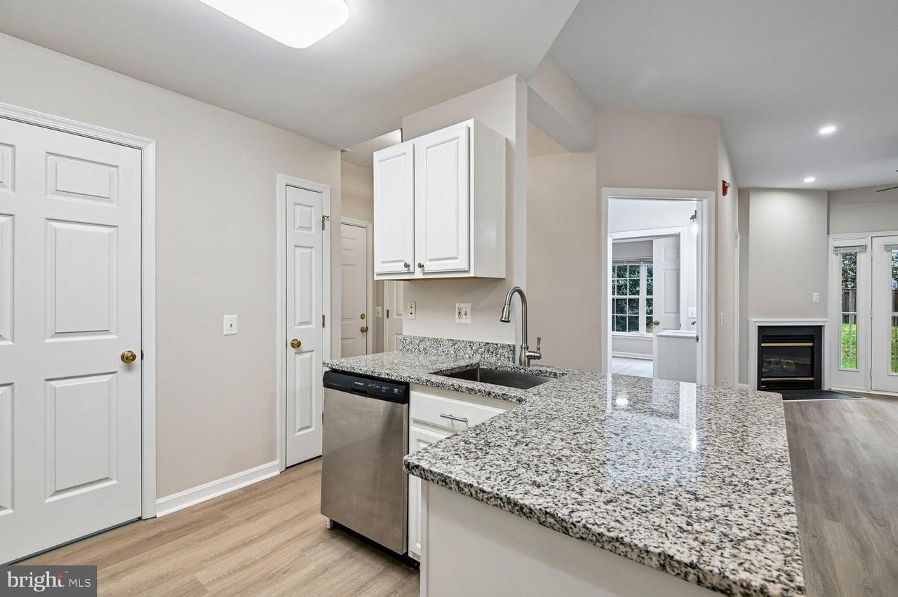 2001 Warners Ter N #104 - Photo 2 of 32