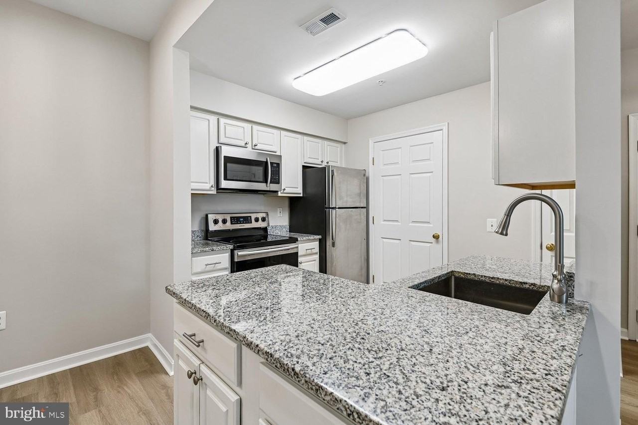 2001 Warners Ter N #104 - Photo 4 of 32