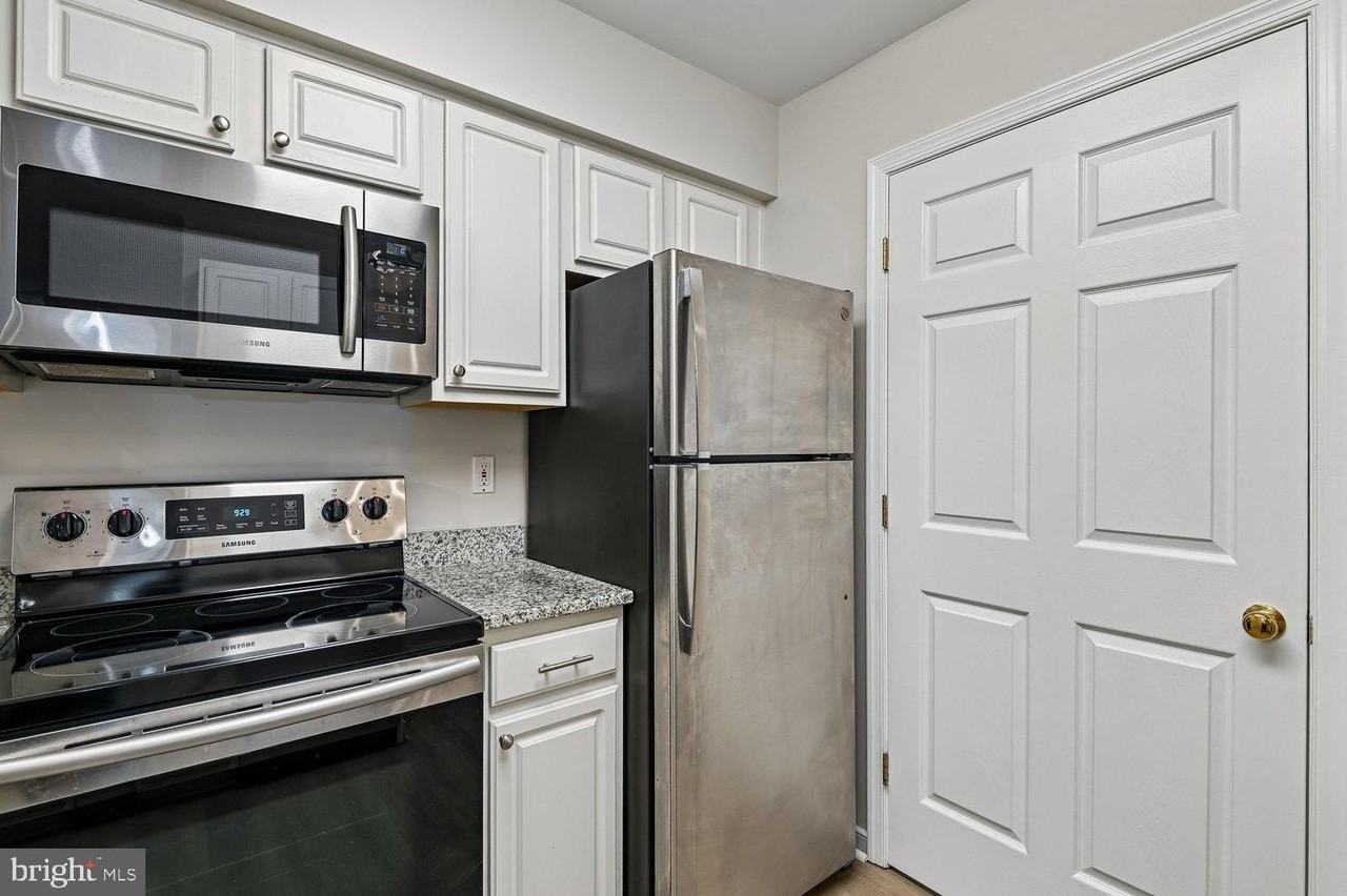 2001 Warners Ter N #104 - Photo 5 of 32