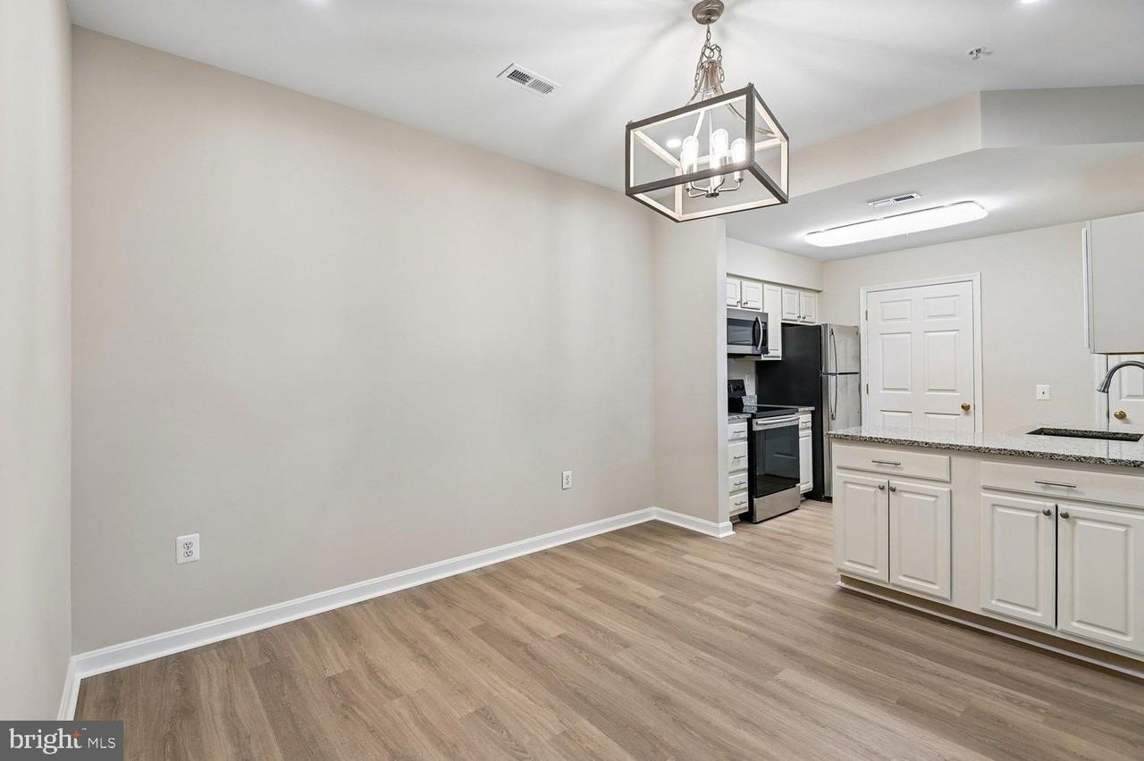 2001 Warners Ter N #104 - Photo 7 of 32