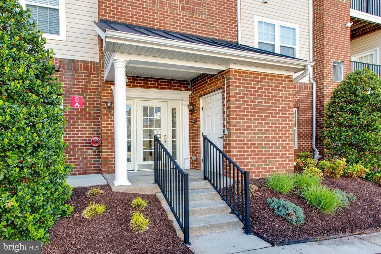 7557 Stoney Run Dr #101 - Photo 3 of 26