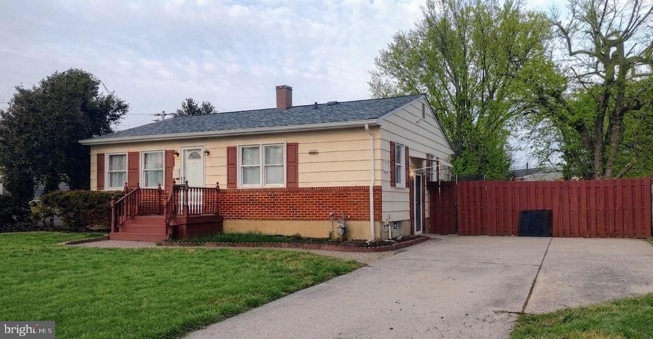 605 Shirley Manor Rd - Photo 2 of 26