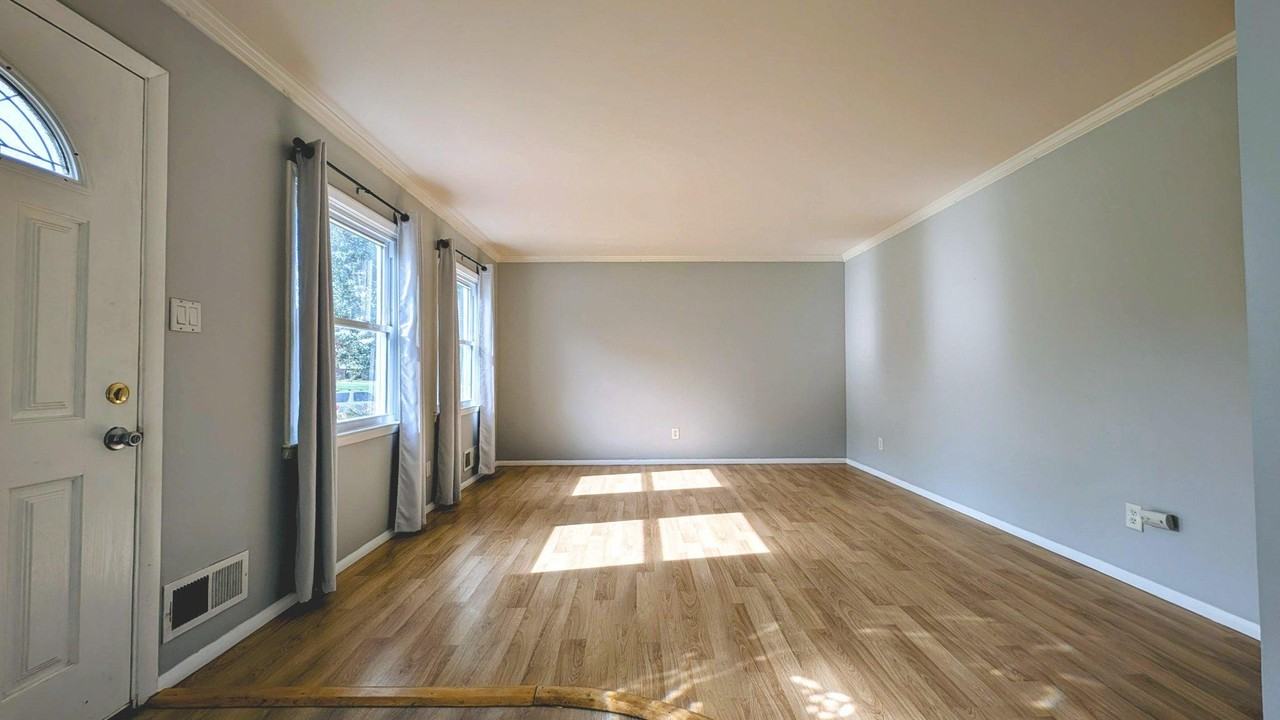 605 Shirley Manor Rd - Photo 4 of 26