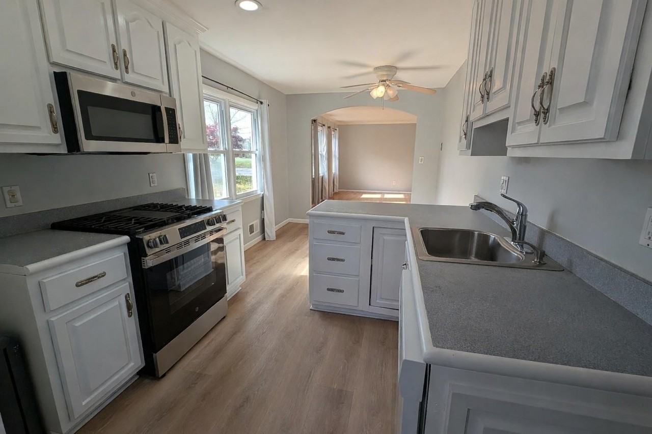 605 Shirley Manor Rd - Photo 5 of 26