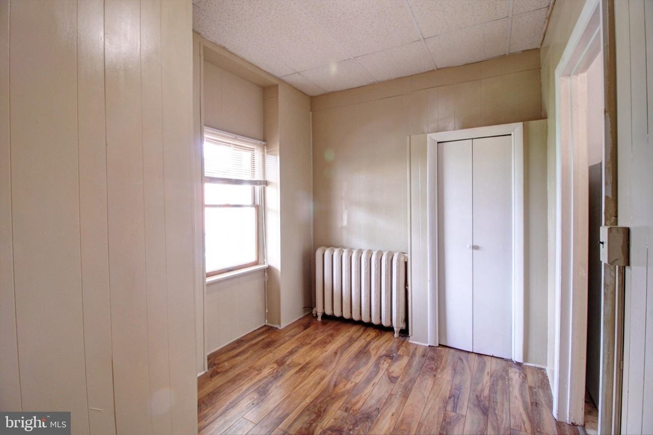 604 W Main St #1 - Photo 5 of 7