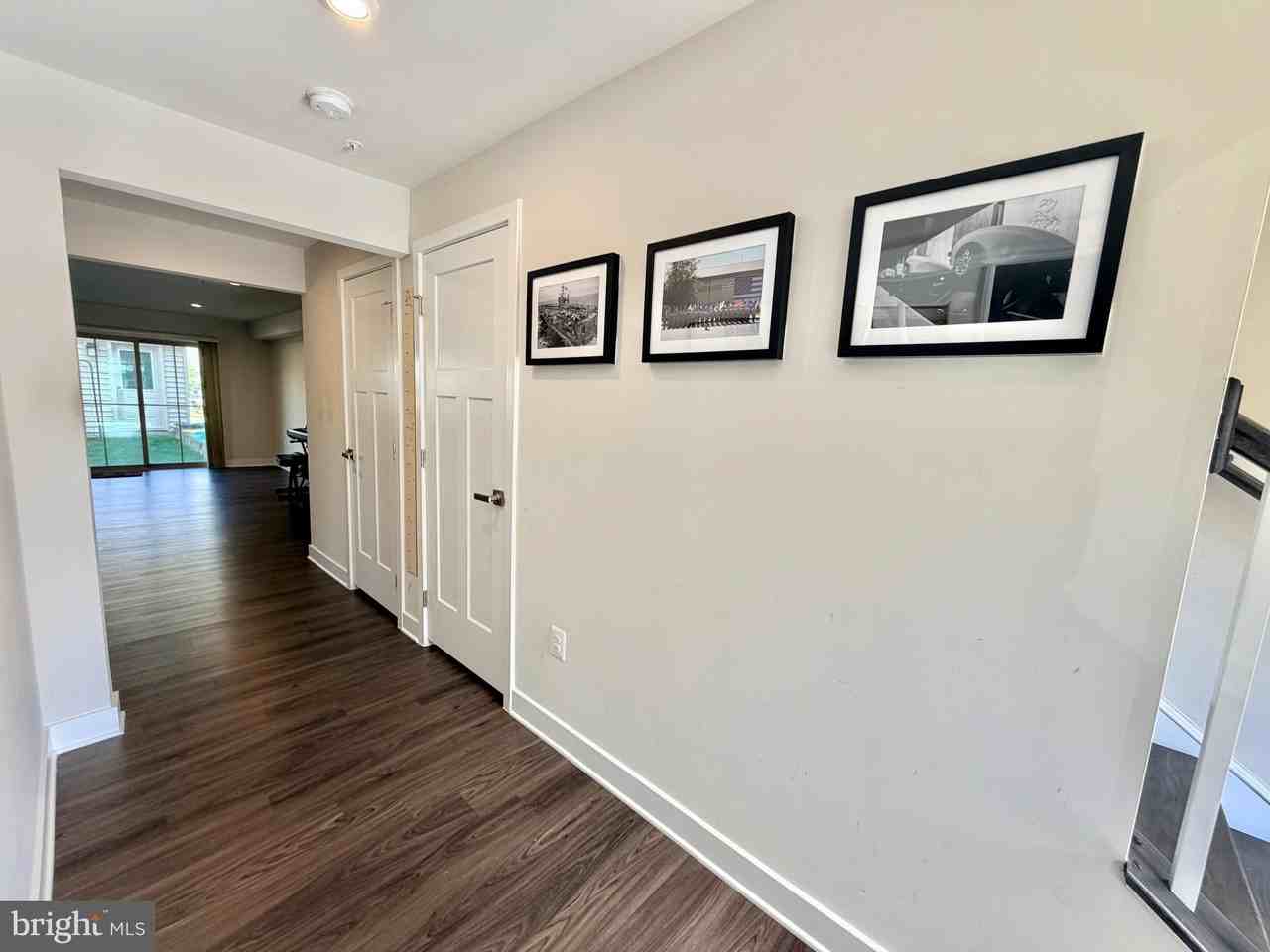 8627 Satinwood Dr - Photo 4 of 47