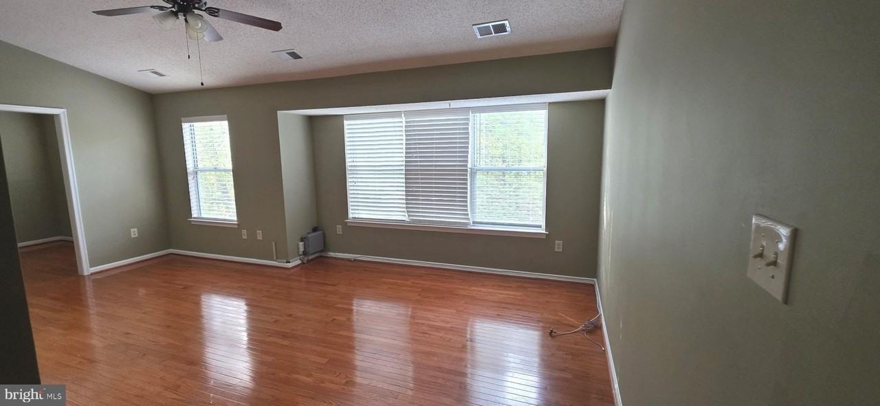 14201 Woolen Oak Ct #9-32 - Photo 3 of 10