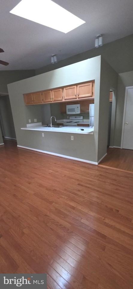 14201 Woolen Oak Ct #9-32 - Photo 6 of 10