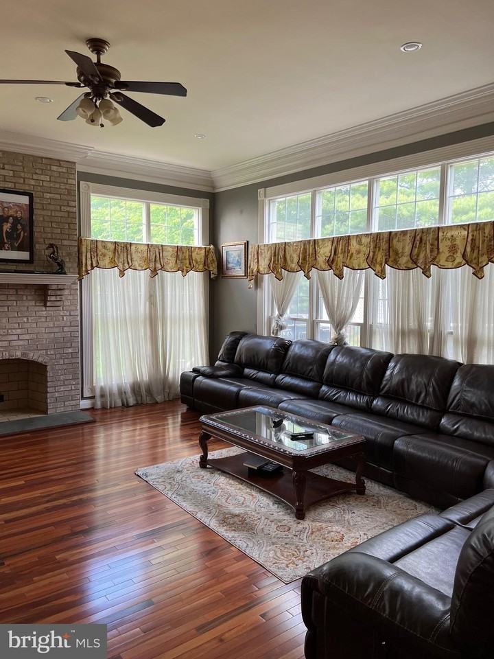 3911 Arbor Crest Way - Photo 5 of 50