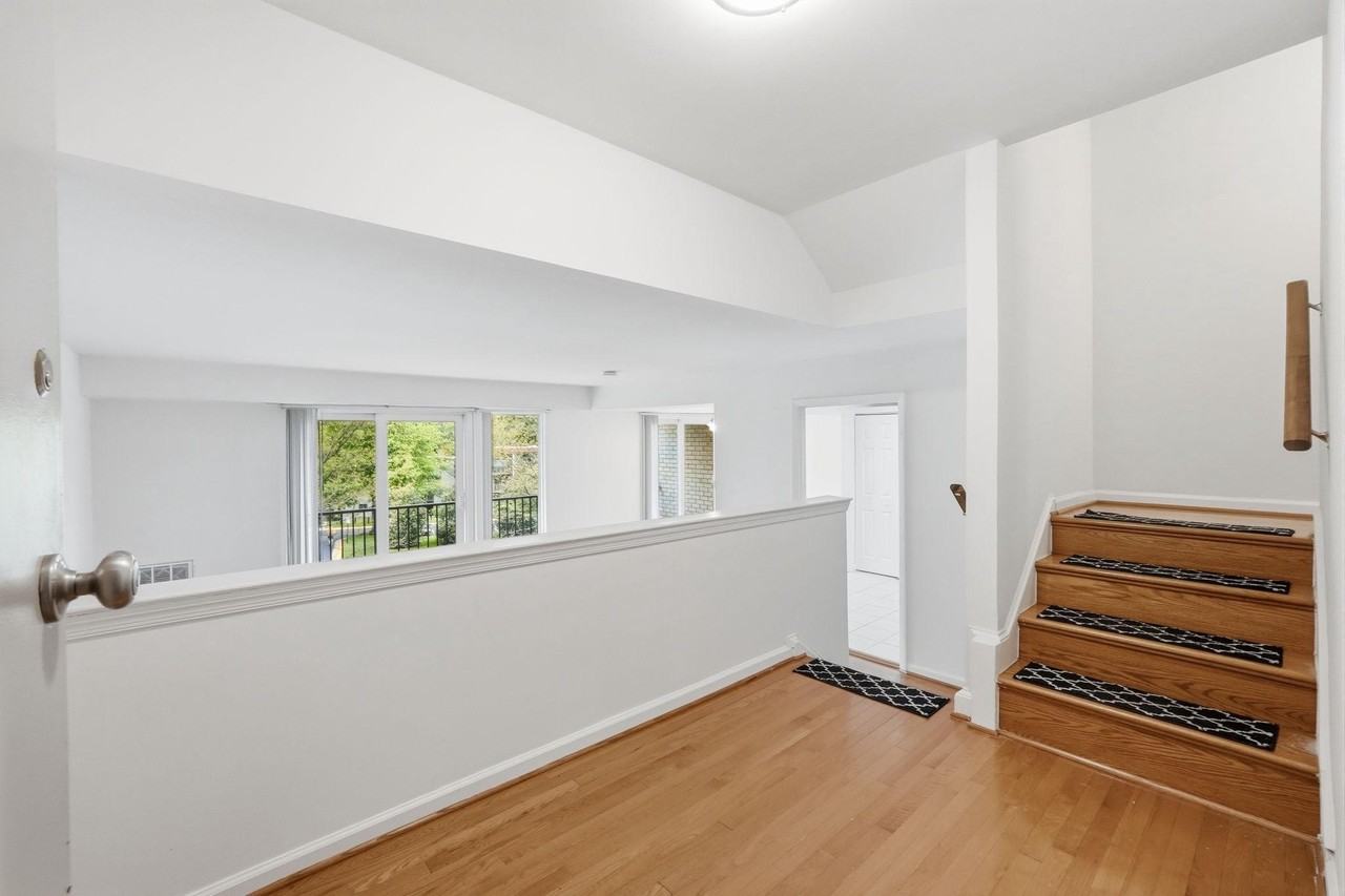 5578 Burnside Dr #5 - Photo 3 of 27