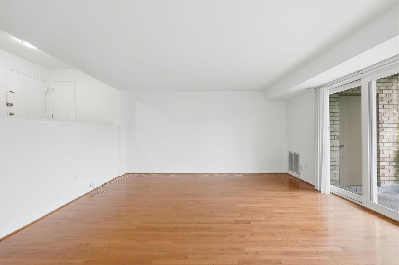 5578 Burnside Dr #5 - Photo 6 of 27