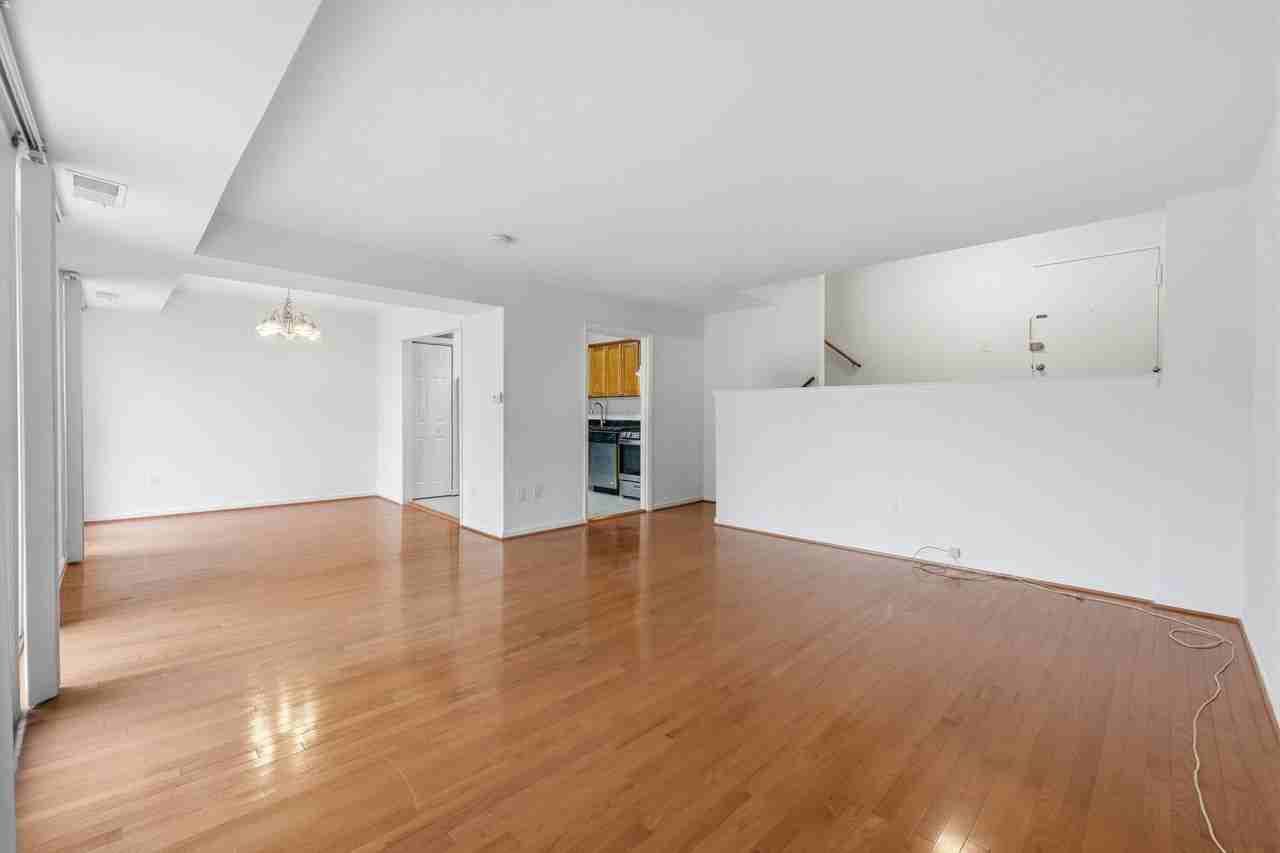 5578 Burnside Dr #5 - Photo 7 of 27