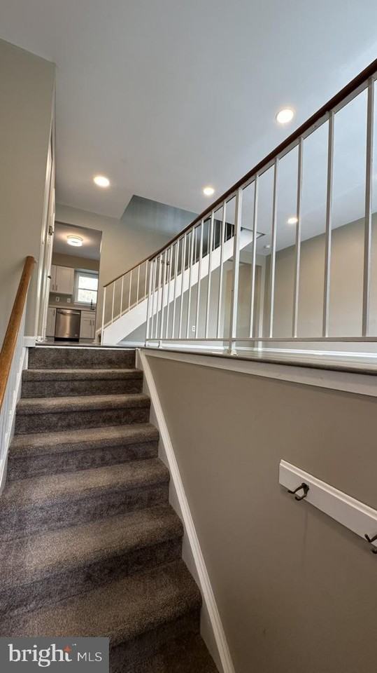 14646 London Ln - Photo 7 of 33