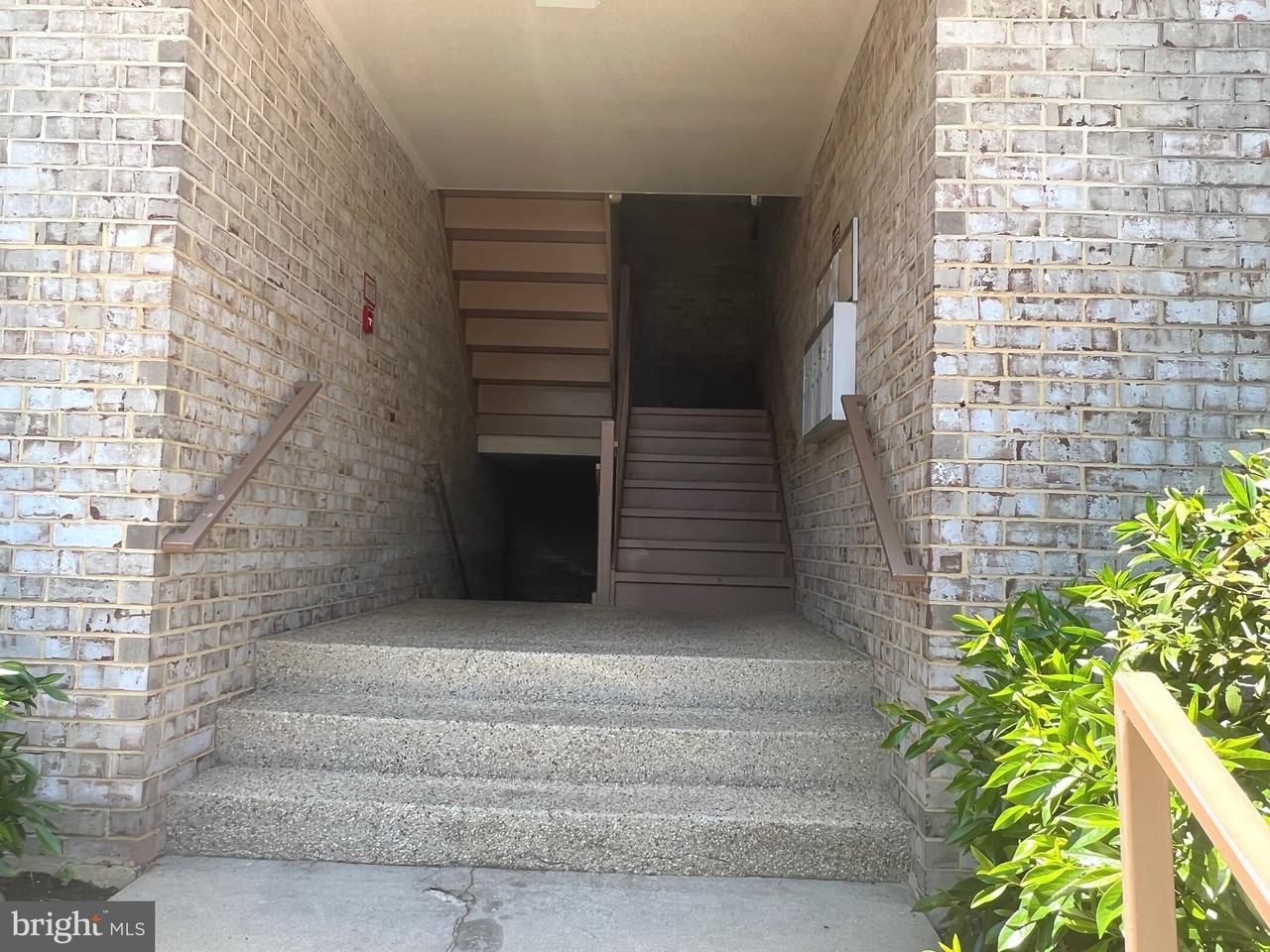 3360 Huntley Square Dr #B1 - Photo 3 of 22