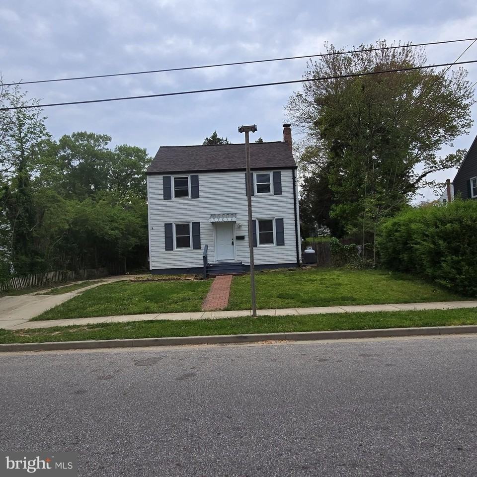 21676 N Essex Dr - Photo 2 of 27