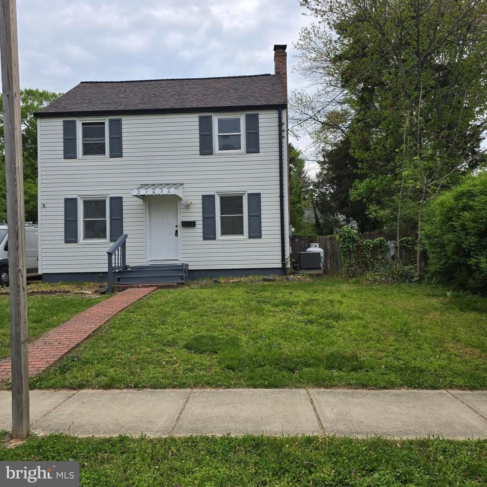 21676 N Essex Dr - Photo 3 of 27