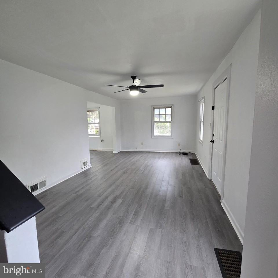 21676 N Essex Dr - Photo 6 of 27