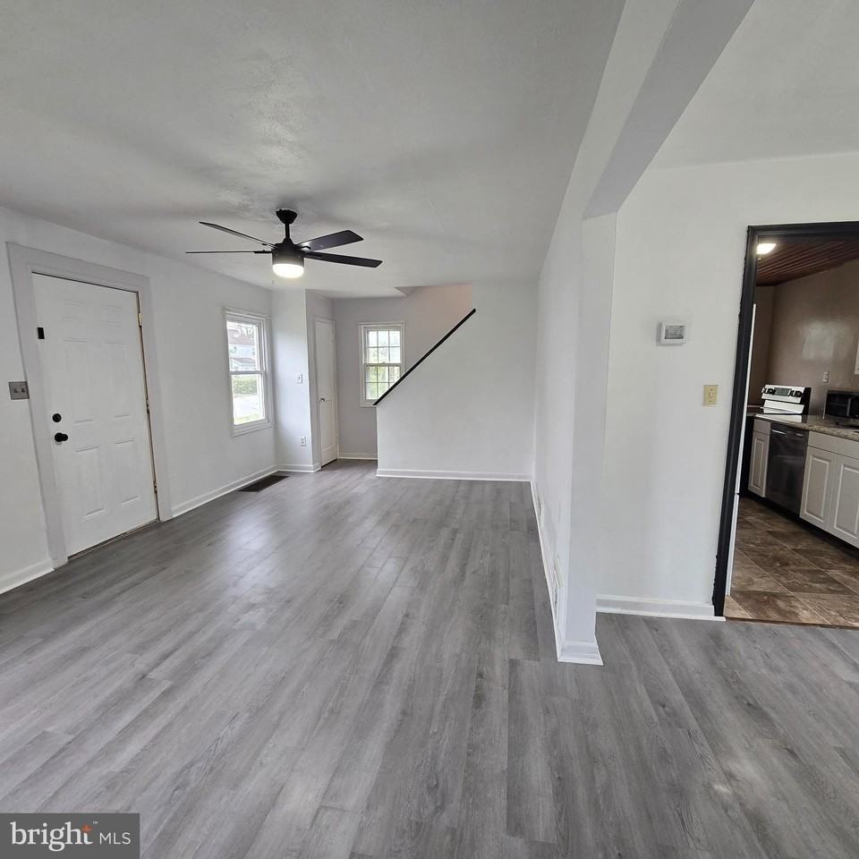 21676 N Essex Dr - Photo 7 of 27