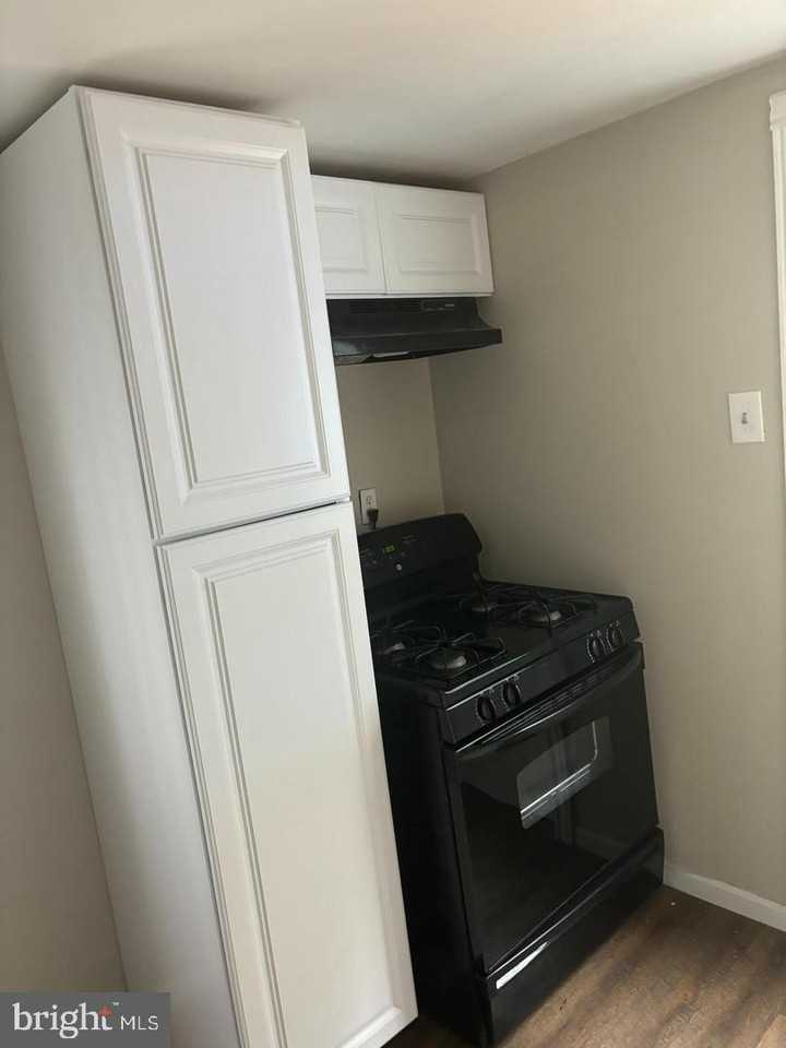 334 Middlesex St - Photo 4 of 12