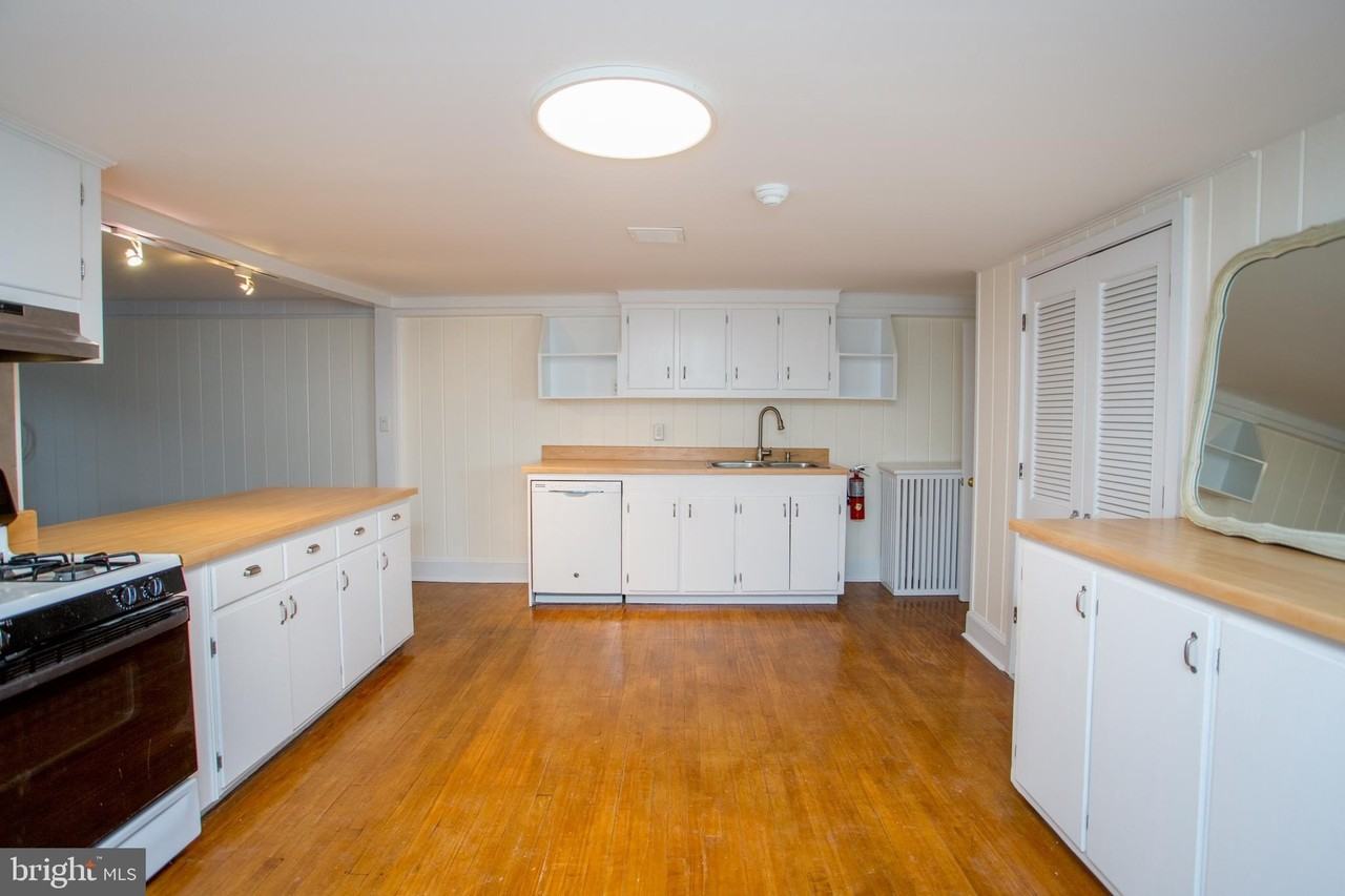 67 Ferry St - Photo 6 of 25