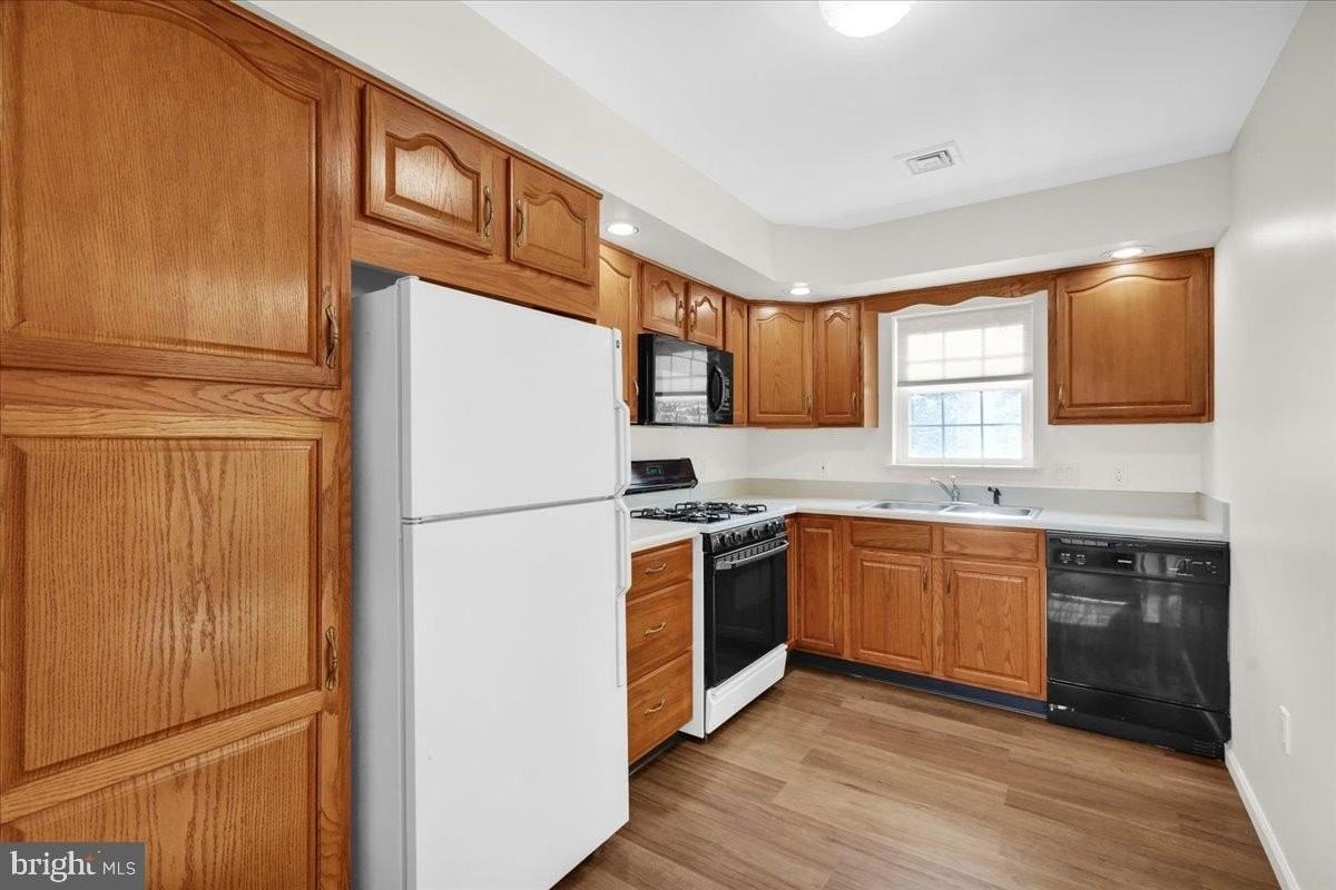 630 Pine St #10 - Photo 6 of 18