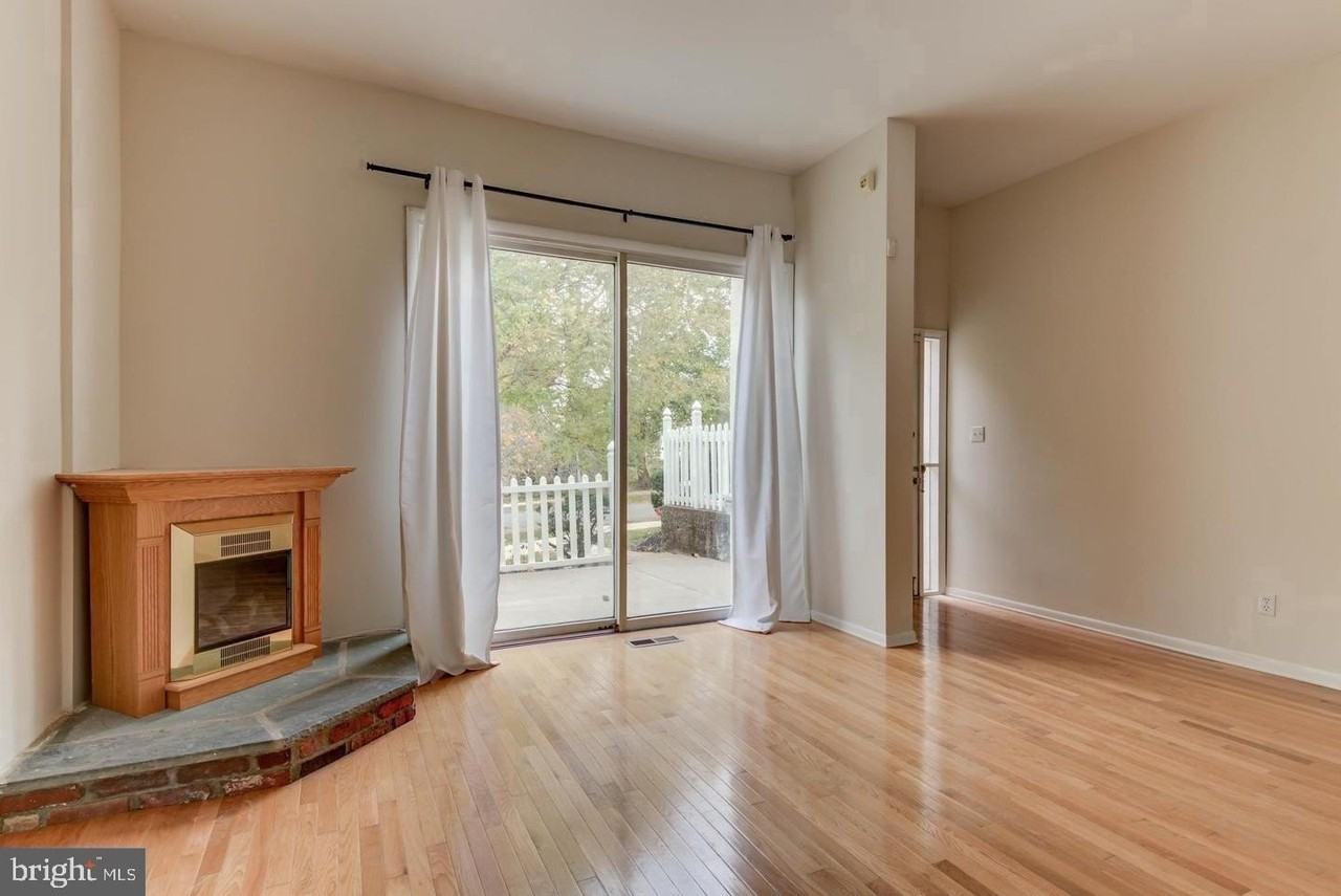 107 Montrose Ave - Photo 5 of 26