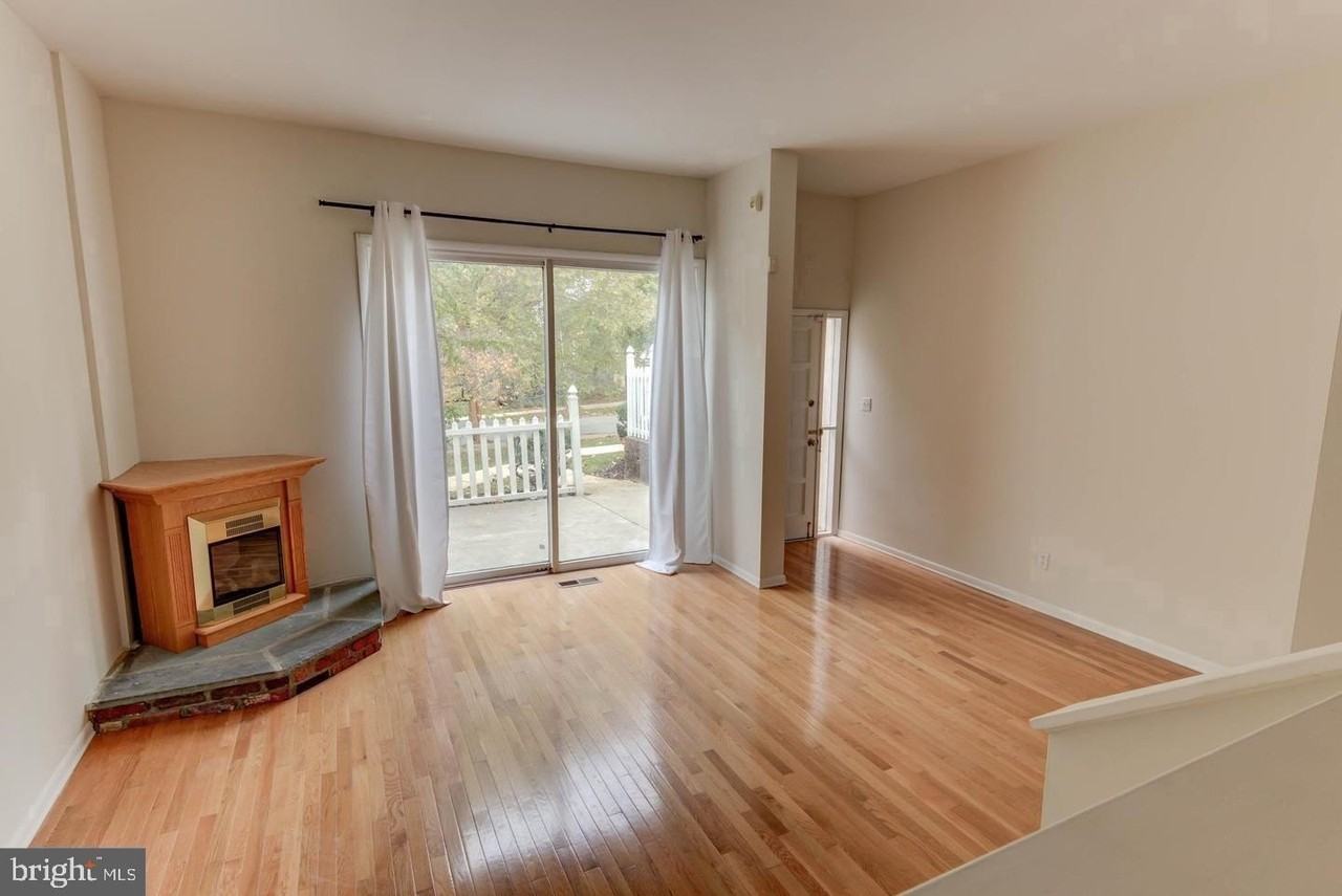 107 Montrose Ave - Photo 6 of 26