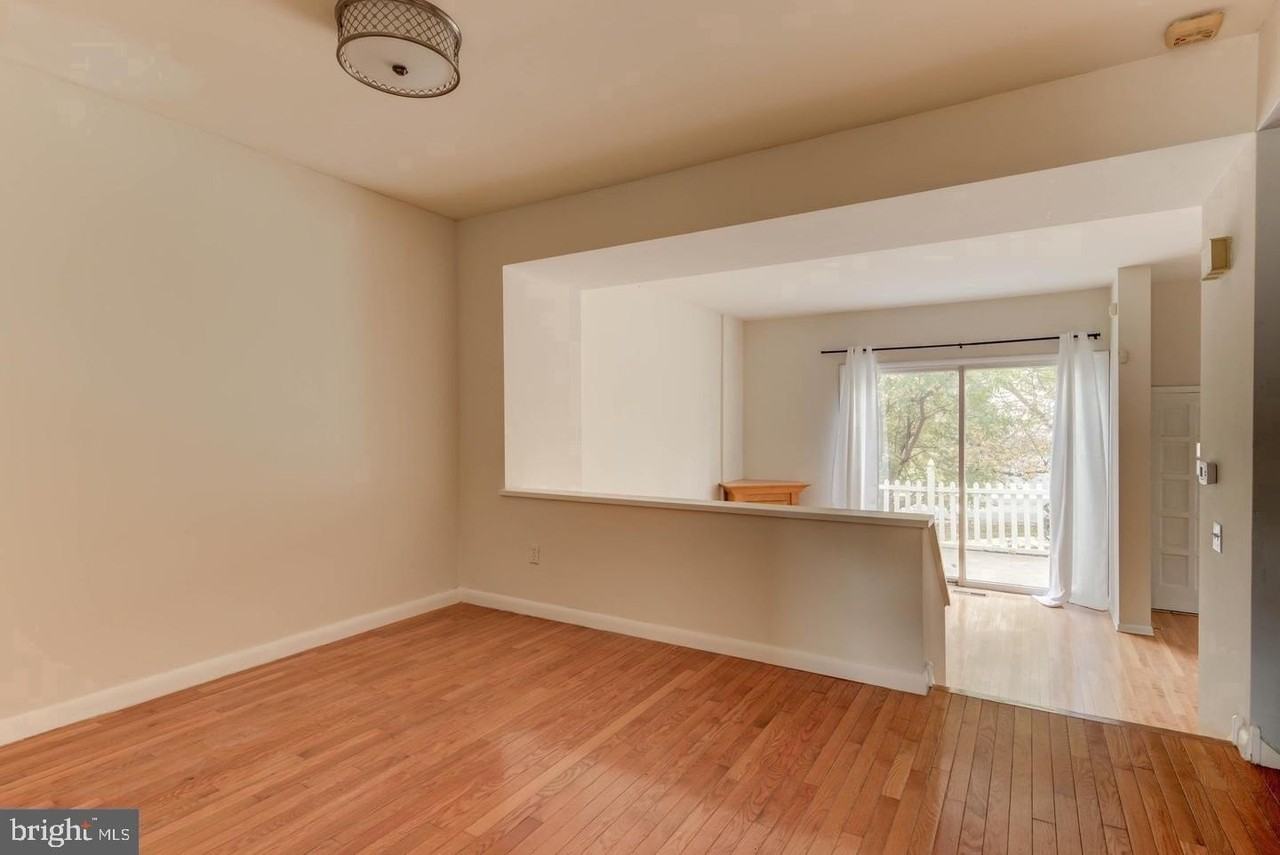 107 Montrose Ave - Photo 7 of 26