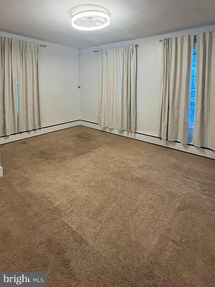 35 W Ferdinand St - Photo 5 of 9