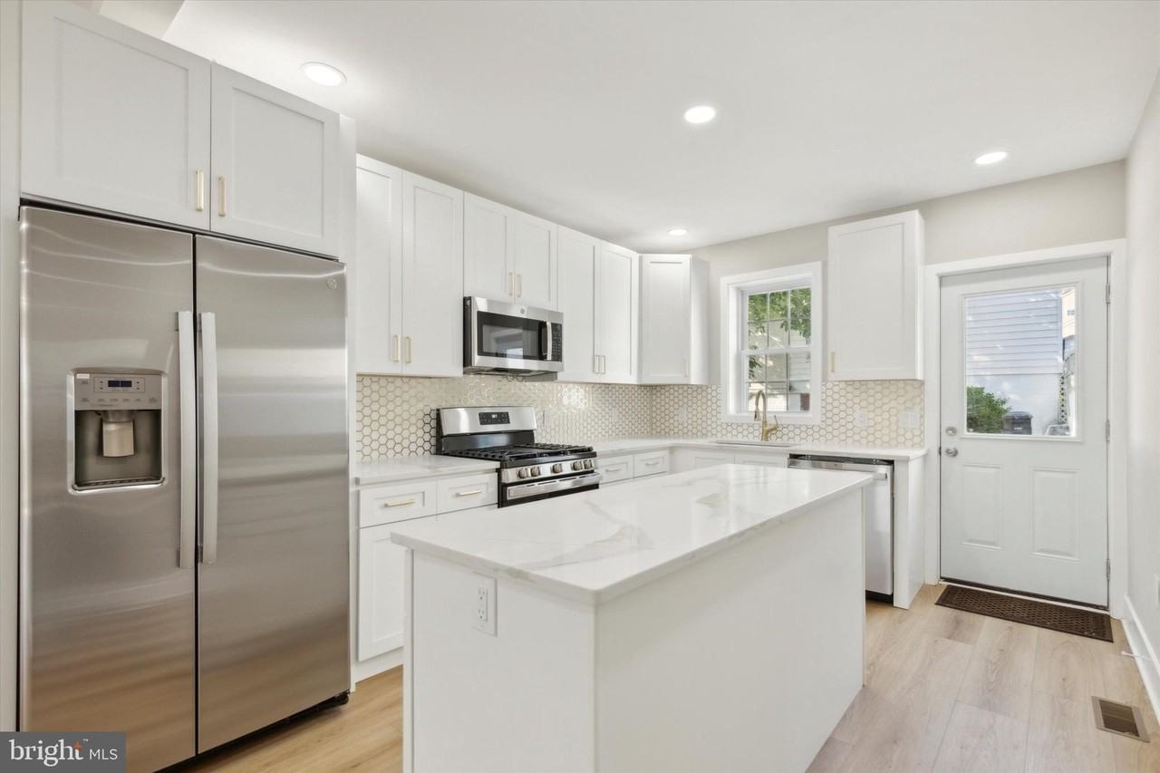 247 E 6th Ave - Photo 3 of 25