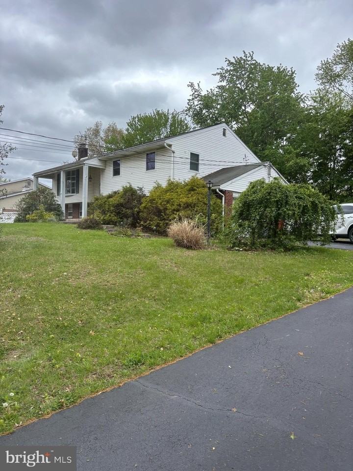 2435 Welsh Dr - Photo 2 of 11