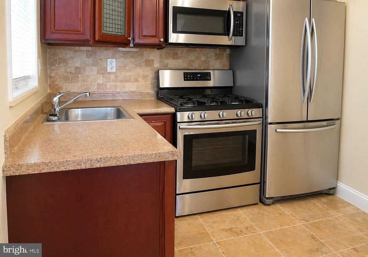 2415 W Seybert St - Photo 4 of 7