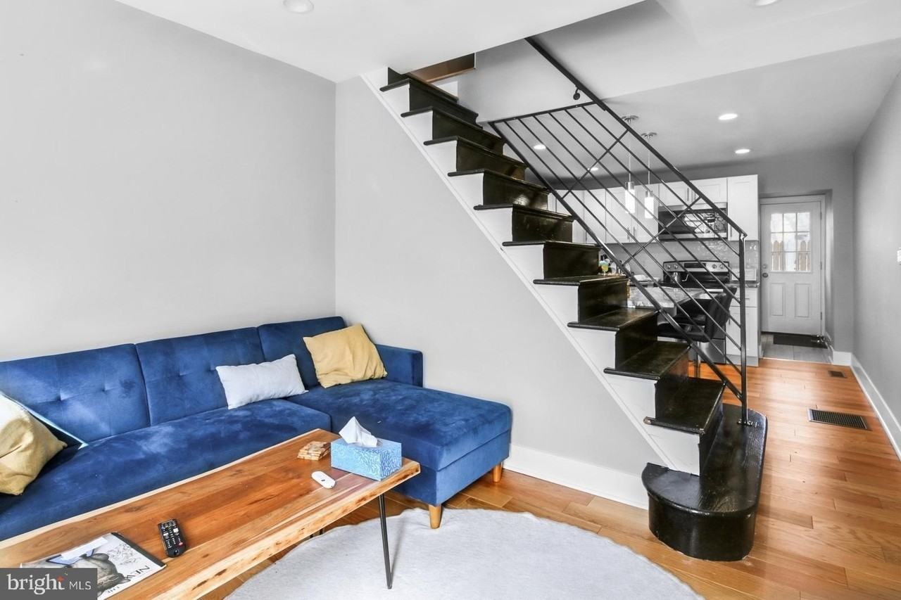 441 E Flora St - Photo 2 of 24