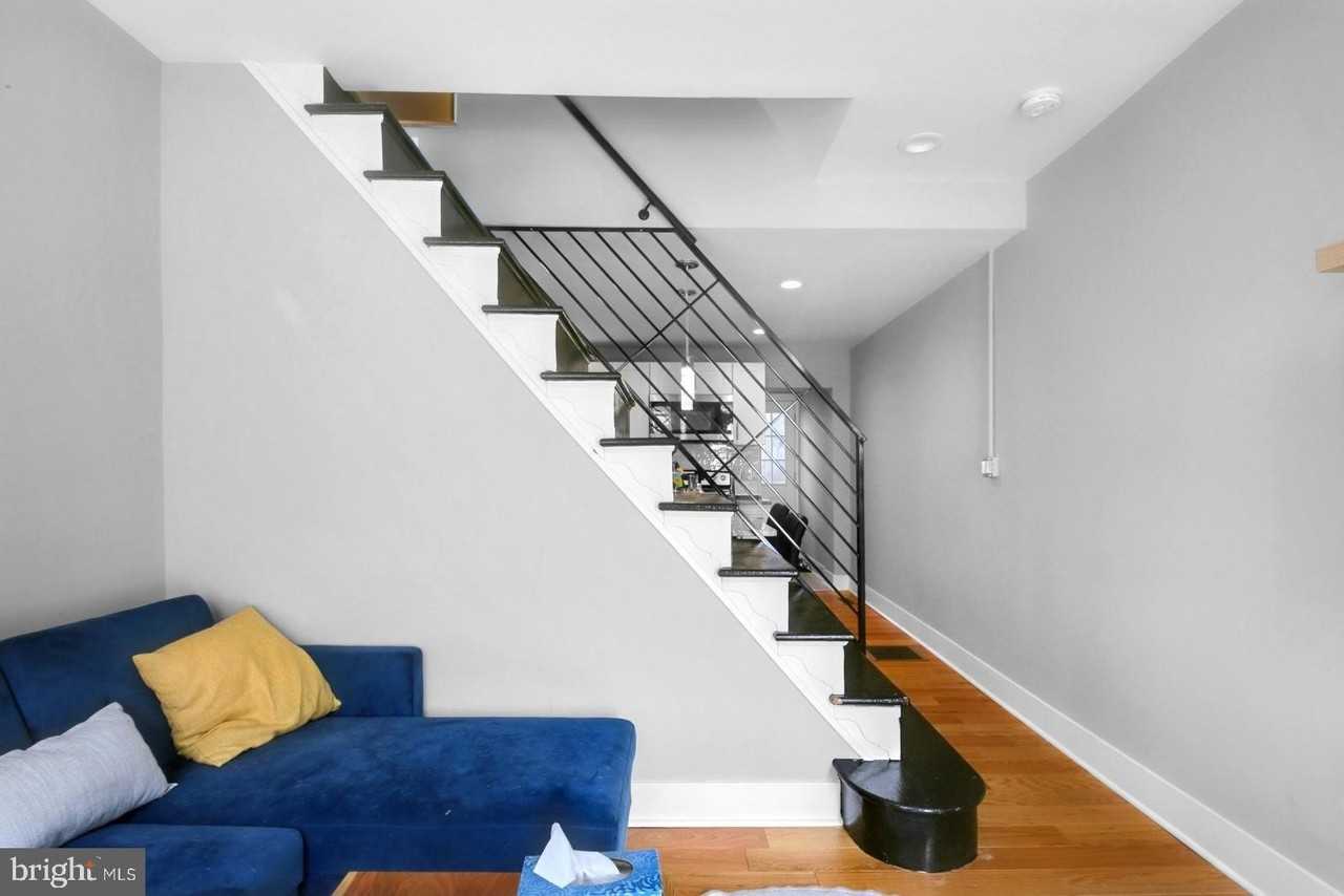 441 E Flora St - Photo 3 of 24