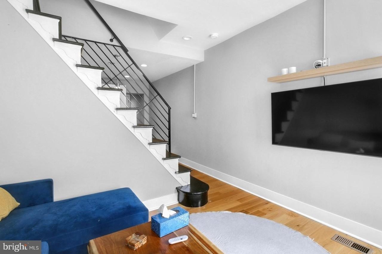441 E Flora St - Photo 4 of 24