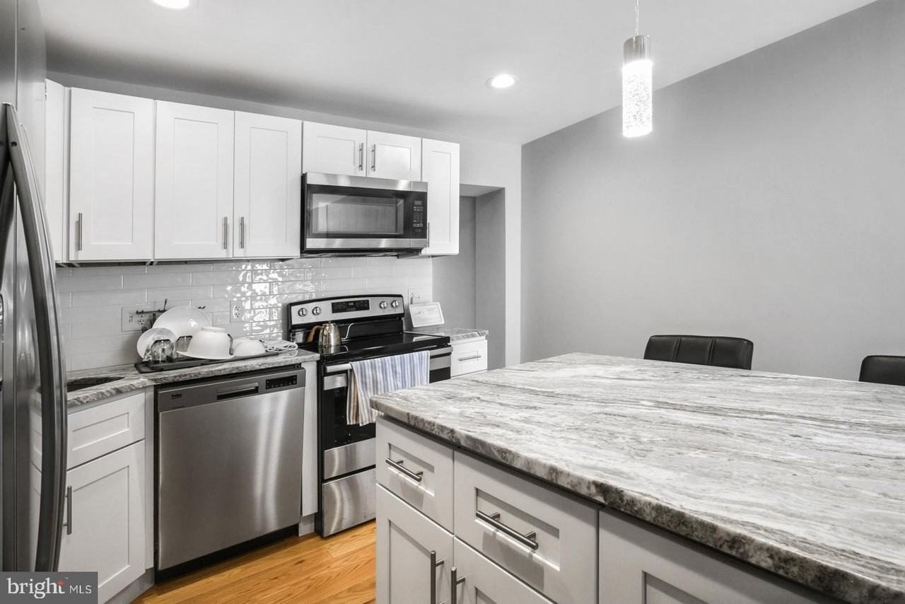 441 E Flora St - Photo 7 of 24