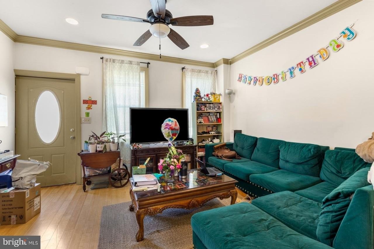 139 Davis St - Photo 3 of 22