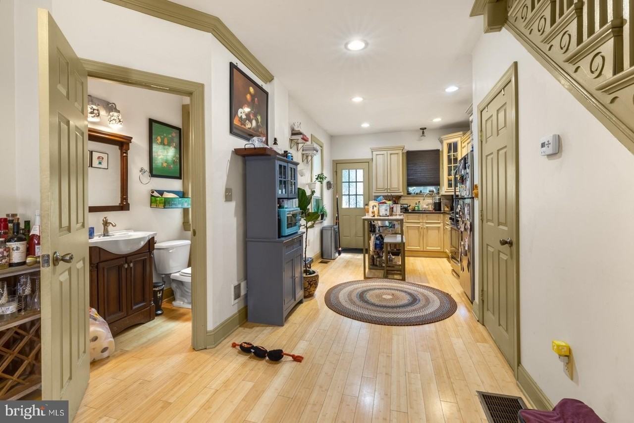 139 Davis St - Photo 4 of 22